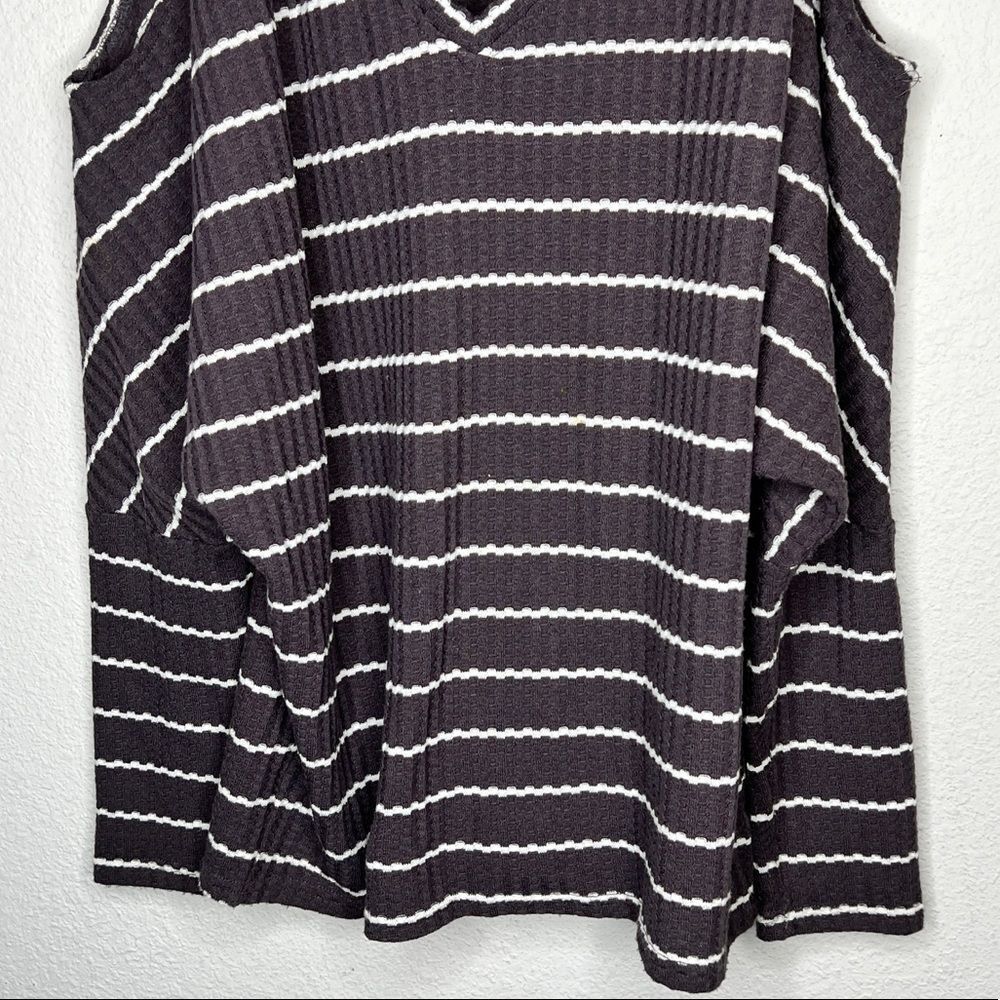 Chaser Cold Shoulder Top‎ - Picture 6 of 7